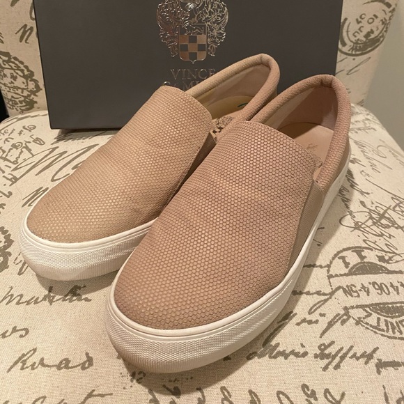 🔥Vince Camuto Sneakers Size 8 - Picture 5 of 11